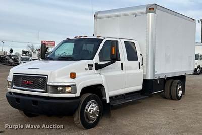 2009 GMC C5500 Crew Cab Box Truck