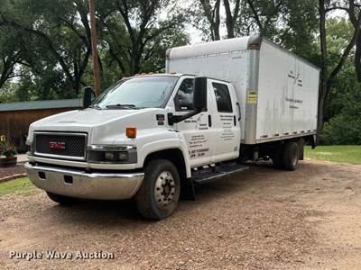 2006 GMC C5500 Crew Cab Box Truck