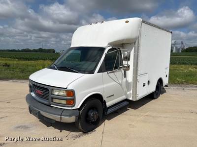 2002 GMC Savana Box Truck