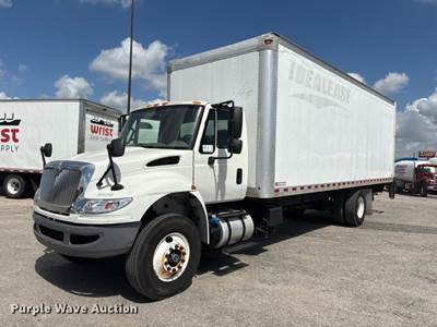 2016 International 4300 Box Truck