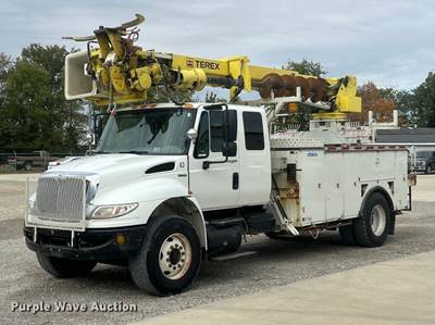 2010 International 4400 Ext. Cab Digger Derrick Truck