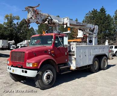 1998 International 4900 Digger Derrick Truck