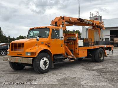 2001 International 4900 Digger Derrick Truck