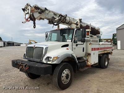 2002 International 7400 Digger Derrick Truck