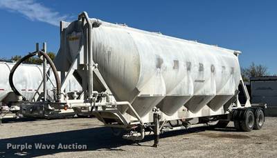 1992 J&L Tank Pneumatic dry Bulk Trailer