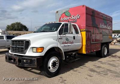 2001 Ford F650 Super Duty Supercab Chipper Truck