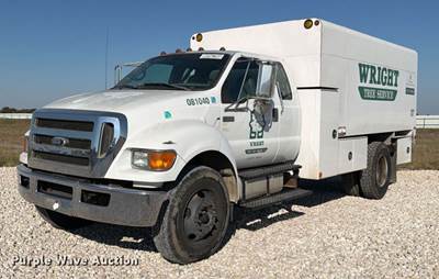 2010 Ford F750 Super Duty Chipper Truck