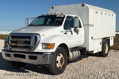 2011 Ford F750 Super Duty Chipper Truck