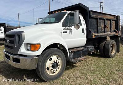 2009 Ford F750 Super Duty Dump Truck