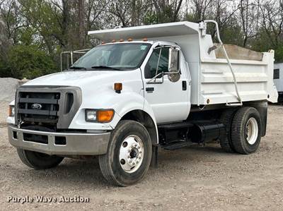 2004 Ford F750 Super Duty Dump Truck