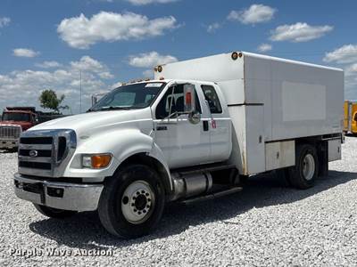 2015 Ford F750 Super Duty Chipper Truck