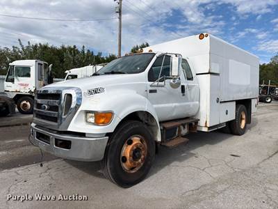 2010 Ford F750 Super Duty Chipper Truck