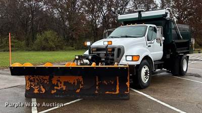 2005 Ford F750 Super Duty XL Dump Truck