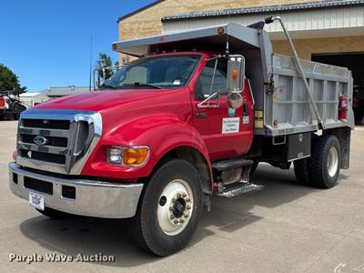 2005 Ford F750 Super Duty XLT Dump Truck