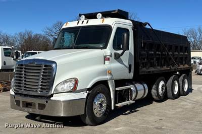 2013 Freightliner Cascadia Dump Truck