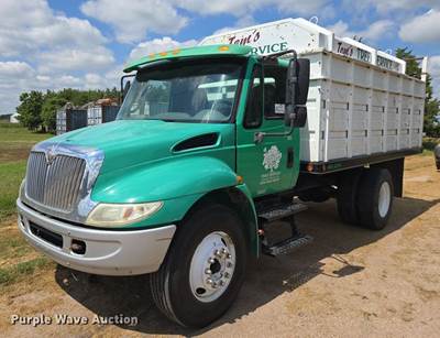 2006 International 4300 Chipper Truck