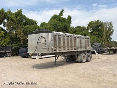 1976 Summit AD26 End Dump Trailer