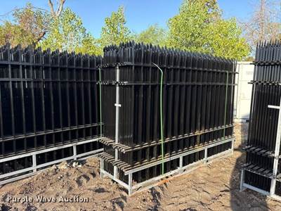 (22) 2024 Eingp F10 Fence Panels