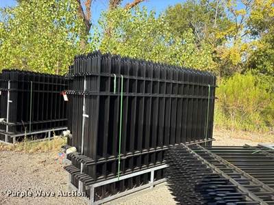 (22) 2024 Eingp F10 Fence Panels