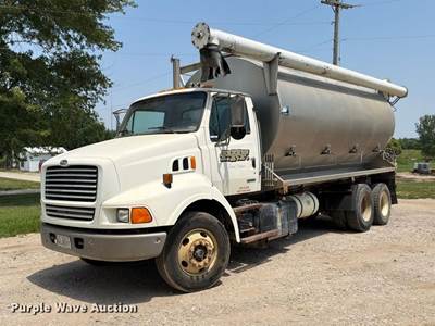 1999 Sterling L9513 Feed Delivery Truck