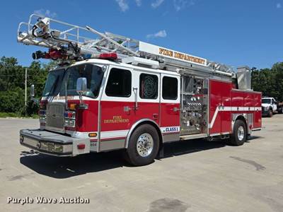 2005 E-One Ladder Fire Truck