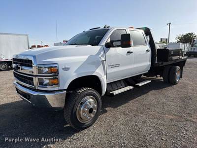 2022 Chevrolet Silverado 6500HD Crew Cab Flatbed Truck
