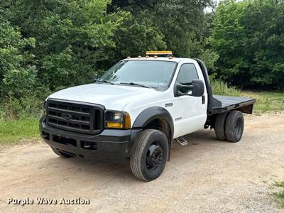 2005 Ford F450 Super Duty Flatbed Truck
