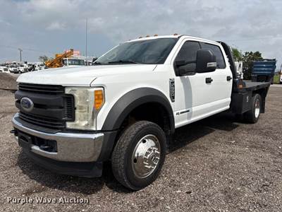 2017 Ford F550 Super Duty Crew Cab Flatbed Truck