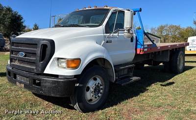 2004 Ford F650 Flatbed Truck