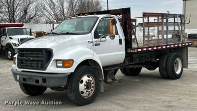 2003 Ford F650 Super Duty Flatbed Truck