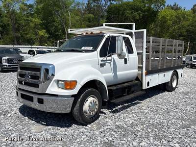 2006 Ford F650 Super Duty Flatbed Truck