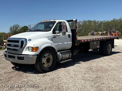 2015 Ford F650 Flatbed Truck