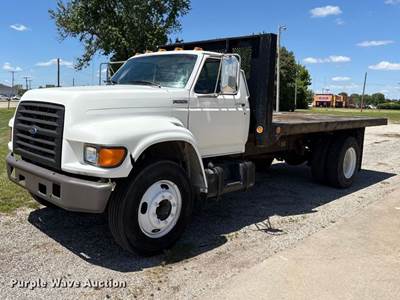 1998 Ford F700 Flatbed Truck