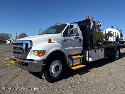 2013 Ford F750 Super Duty Flatbed Truck With PH And Chlorine Testing System