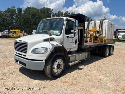 2014 Freightliner M2106 Flatbed Truck