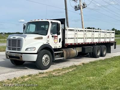 2011 Freightliner Business Class M2 Flatbed Truck
