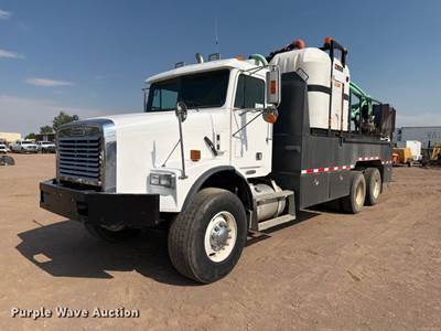 2000 Freightliner Conventional Flatbed Truck