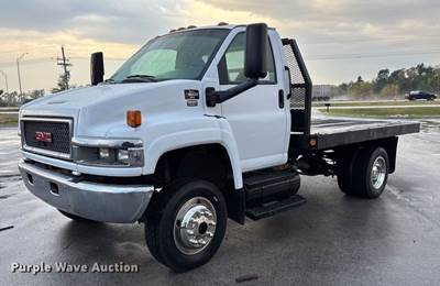 2009 GMC C5500 4x4 Flatbed Truck