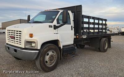 2005 GMC C6500 Flatbed Truck