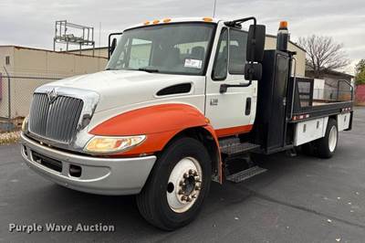 2006 International 4300 Flatbed Truck