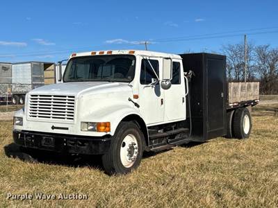 2001 International 4700 Flatbed Truck