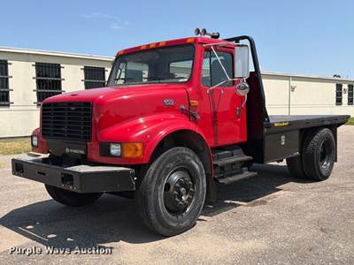 2002 International 4700 Flatbed Truck