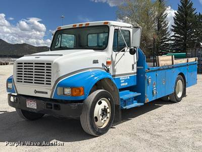 2000 International 4700 Flatbed Truck
