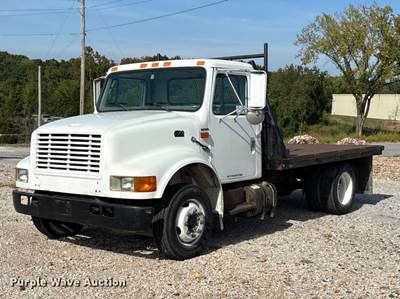 2000 International 4700 Lo-Profile Flatbed Truck