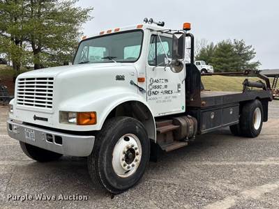2000 International 4900 Flatbed Truck