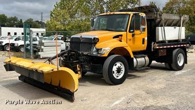 2005 International 7400 Flatbed Truck