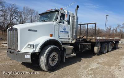 Kenworth T800 Flatbed Truck