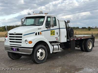 2000 Sterling Truck L7500 Series Flatbed Truck