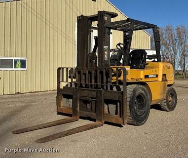 Caterpillar DP40KL Forklift