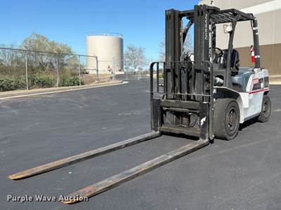 2011 Nissan PFD90Y Forklift